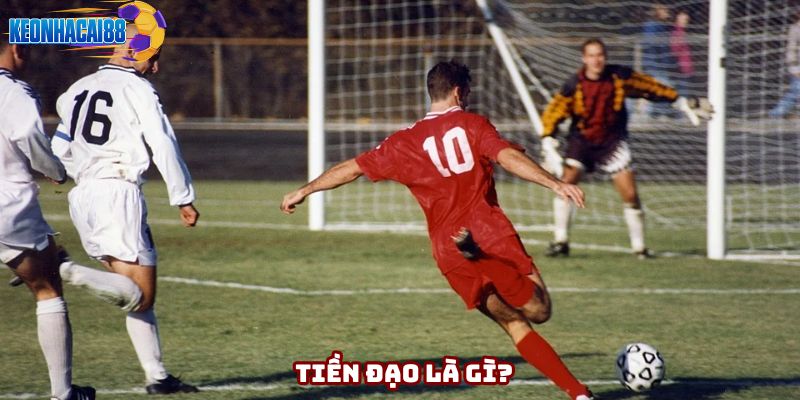 Tiền đạo cắm sẽ chơi cao nhất trong đội hình
