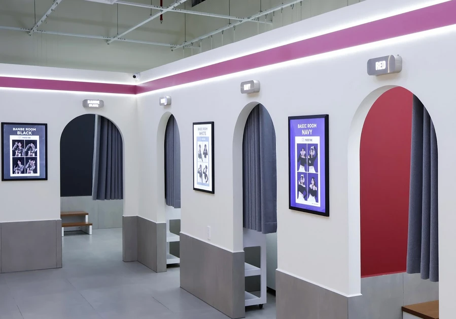 Photobooth là gì - Booth mở (open-air) và booth kín (enclosed) Photobooth là gì - Booth mở (open-air) và booth kín (enclosed)