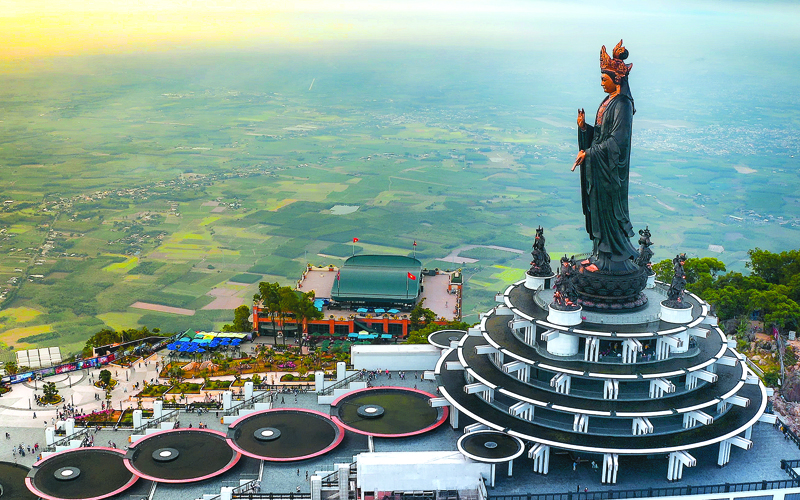 Núi Bà Đen - Tượng Phật Bà bằng đồng Núi Bà Đen - Tượng Phật Bà bằng đồng