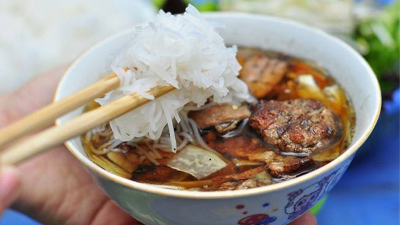Bún chả Hà Nội - Ăn cùng bún, rau sống và đồ chua Bún chả Hà Nội - Ăn cùng bún, rau sống và đồ chua