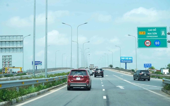 Đường cao tốc - Đặc điểm vận hành mà tài xế cần hiểu rõ Đường cao tốc - Đặc điểm vận hành mà tài xế cần hiểu rõ