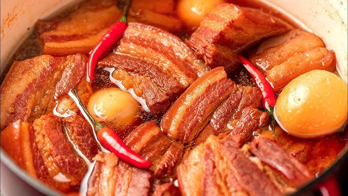 Thịt kho tàu - Cách thắng màu và kho thịt Thịt kho tàu - Cách thắng màu và kho thịt