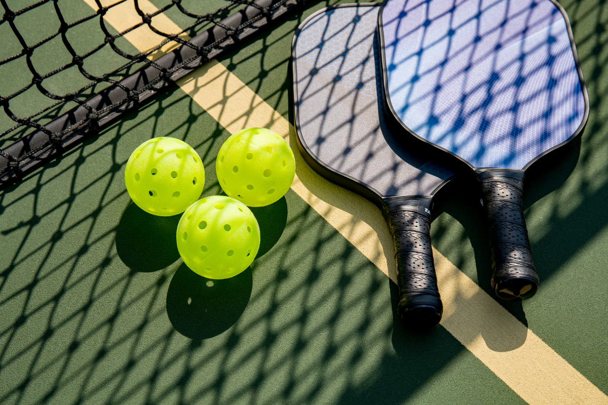 Pickleball - Cách giao bóng và quy tắc hai nảy Pickleball - Cách giao bóng và quy tắc hai nảy