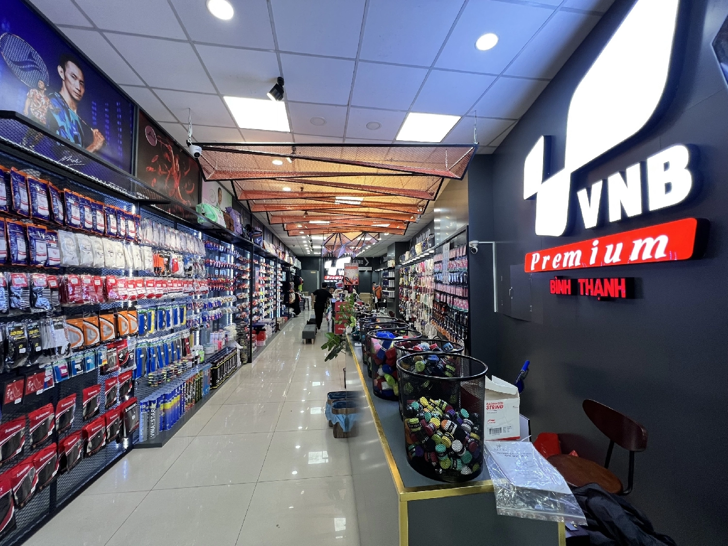 Vnb - Khi nào nên mua online và khi nào nên ghé shop trực tiếp Vnb - Khi nào nên mua online và khi nào nên ghé shop trực tiếp