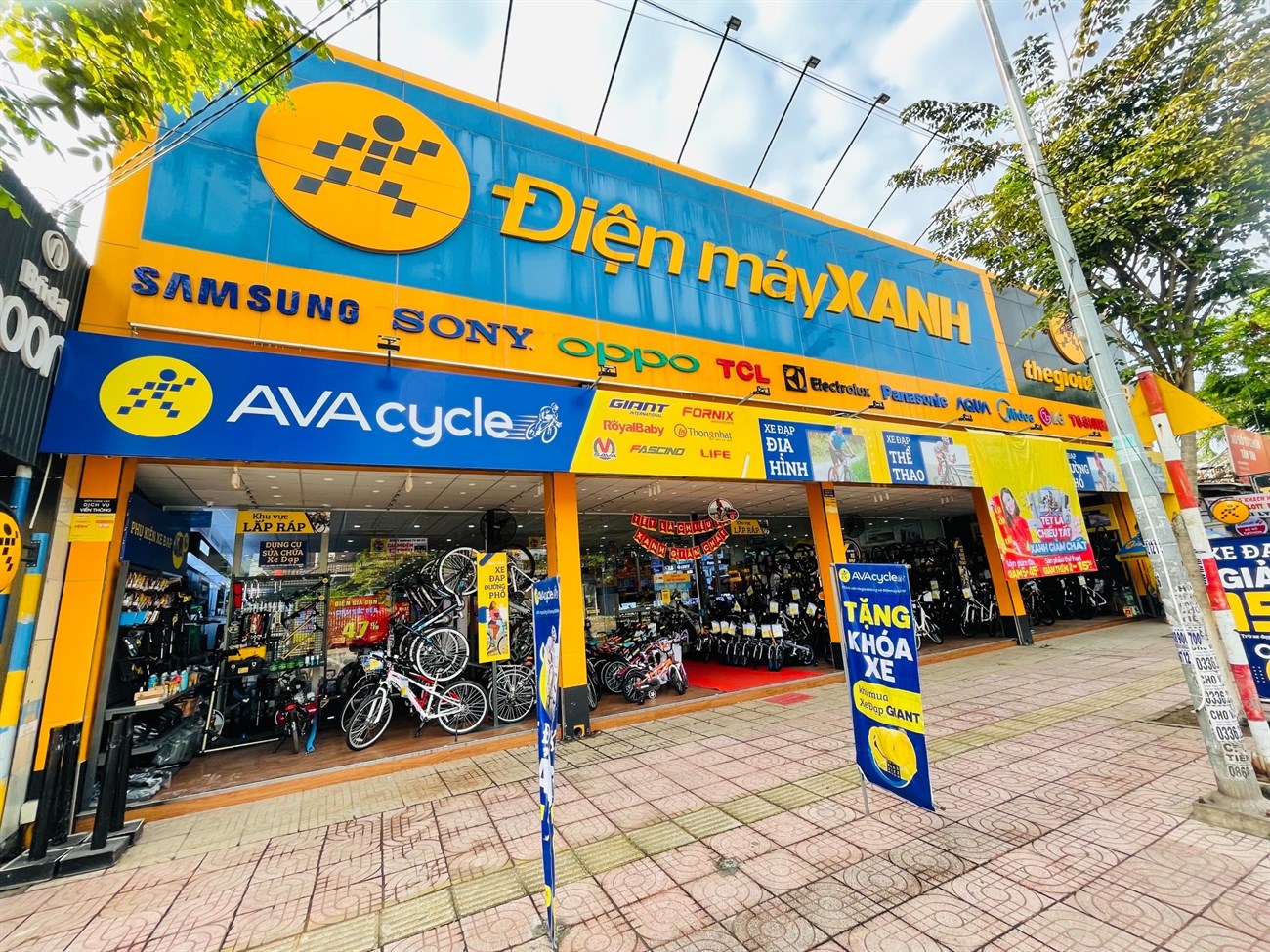 Dienmayxanh - Tư vấn tại cửa hàng và khả năng xem sản phẩm thực tế Dienmayxanh - Tư vấn tại cửa hàng và khả năng xem sản phẩm thực tế