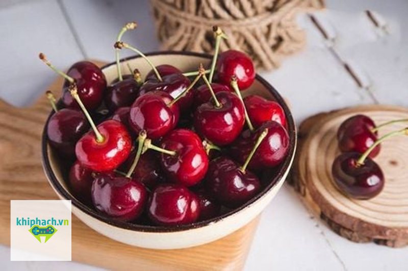 Quả anh đào cuteo - Quan sát cuống và bề mặt quả Quả anh đào cuteo - Quan sát cuống và bề mặt quả